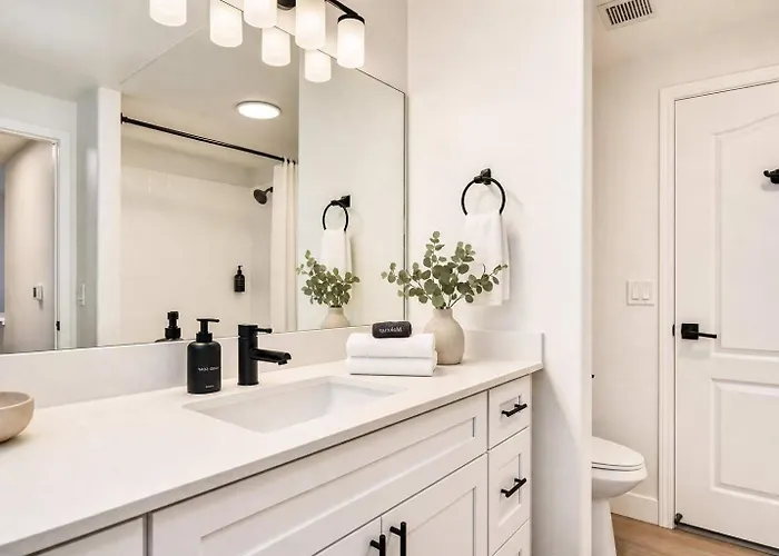 Boulevard Quiet Modern 1br With Pickleball Pool Parking & Gym